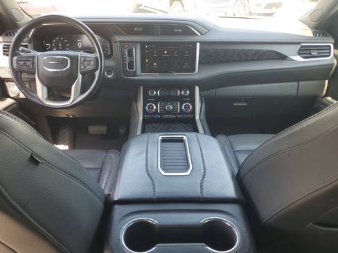 Used 2022 GMC Yukon XL Denali AWD/4WD image 17