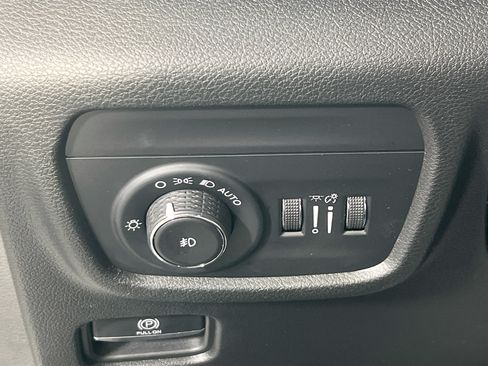 Used 2022 Jeep Grand Cherokee Limited AWD/4WD image 10