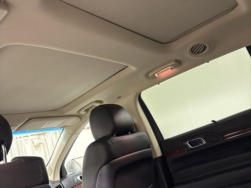 Used 2019 Lincoln MKT AWD image 22