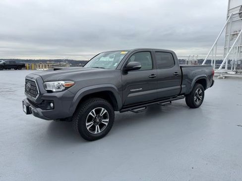 Used 2018 Toyota Tacoma TRD Sport w/ Technology Package image 7
