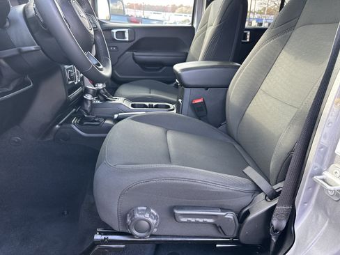 Used 2018 Jeep Wrangler Unlimited Sport S image 11