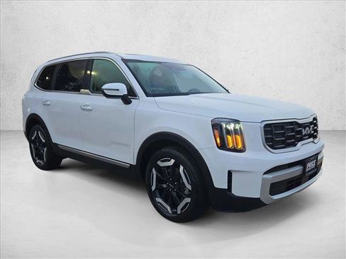 Used 2025 Kia Telluride S image 3