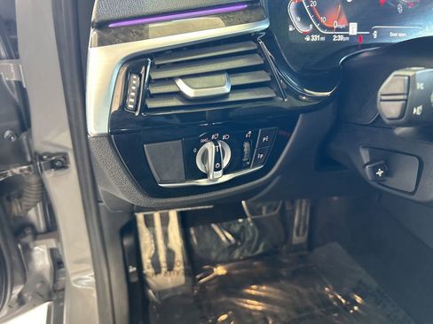 Used 2022 BMW 540i xDrive w/ M Sport Package image 42