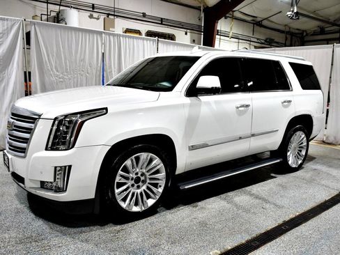 Used 2016 Cadillac Escalade Platinum AWD/4WD image 32