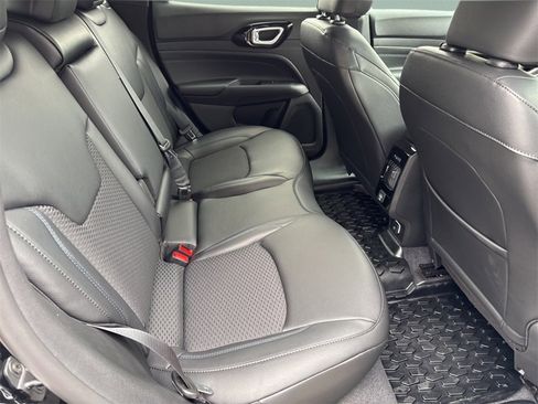 New 2026 Jeep Compass Latitude image 32