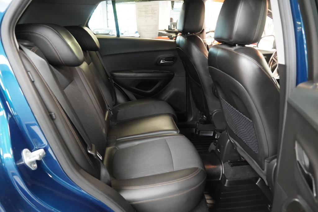 Used 2020 Chevrolet Trax LT w/ LT Convenience Package FWD image 29