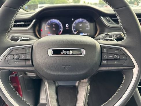 Used 2025 Jeep Grand Cherokee L Limited AWD/4WD image 38