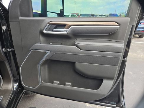 Used 2025 Chevrolet Silverado 2500 LT w/ Trail Boss Package AWD/4WD image 25