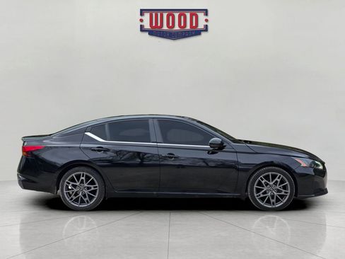 Used 2023 Nissan Altima 2.0 SR image 2