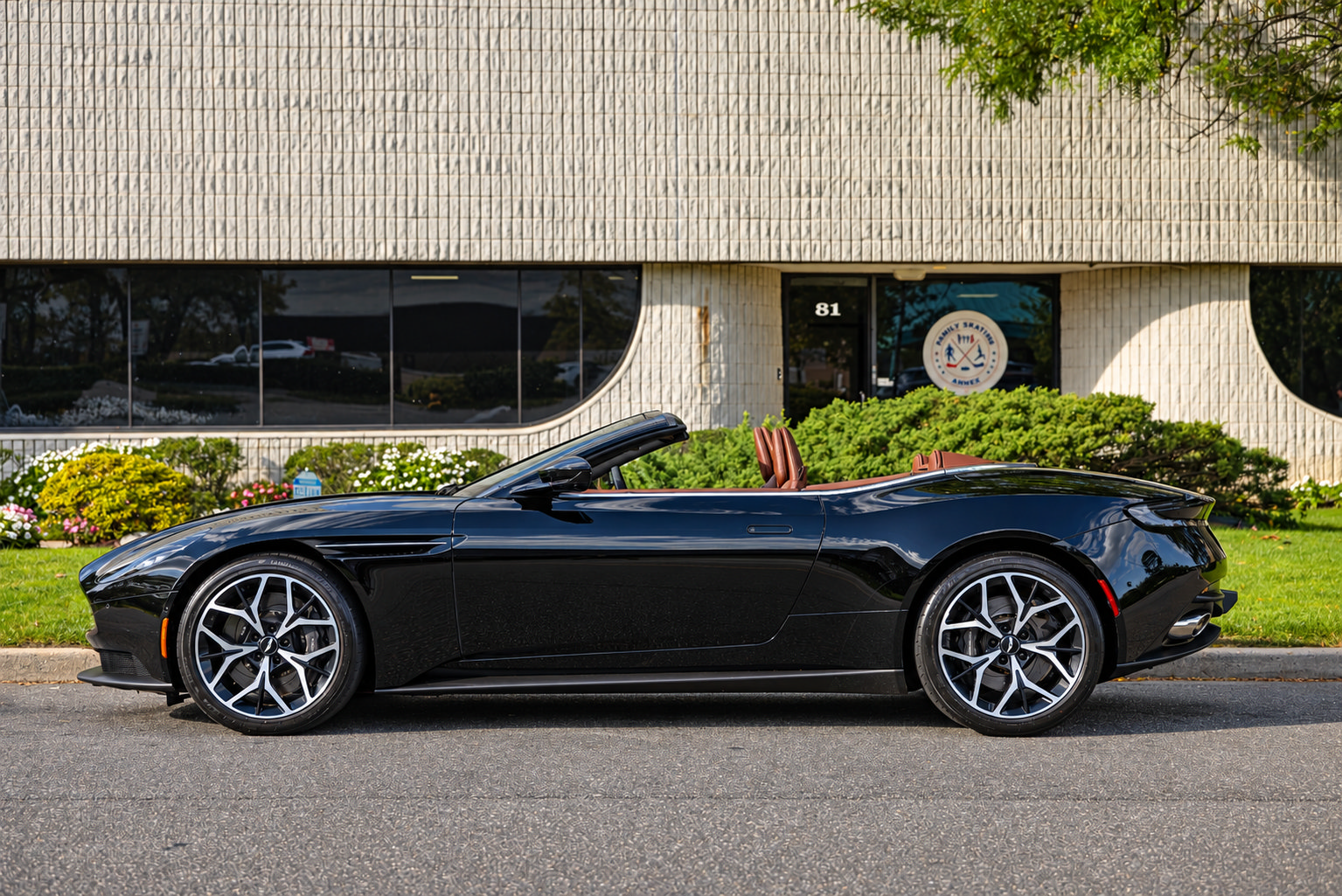 Used 2019 Aston Martin DB11 Volante RWD image 45
