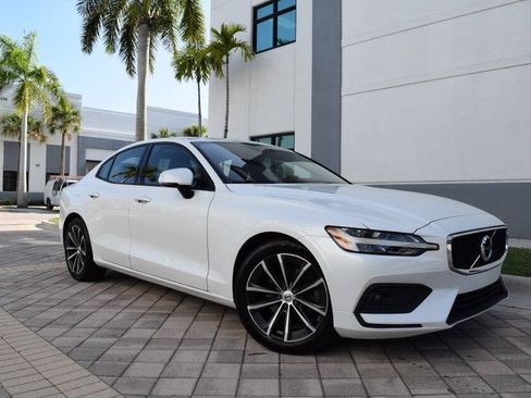 Used 2021 Volvo S60 T5 Momentum FWD image 1