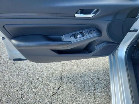 Used 2024 Nissan Altima 2.5 SV FWD image 21