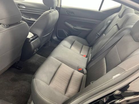 Used 2024 Nissan Altima 2.5 SV FWD image 11