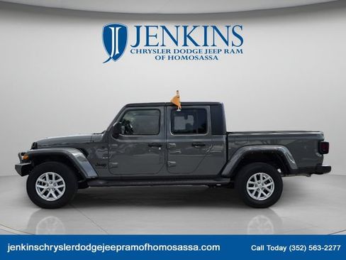 Used 2023 Jeep Gladiator Sport AWD/4WD image 9