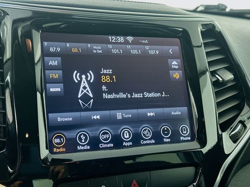 Used 2019 Jeep Cherokee Limited AWD/4WD image 21