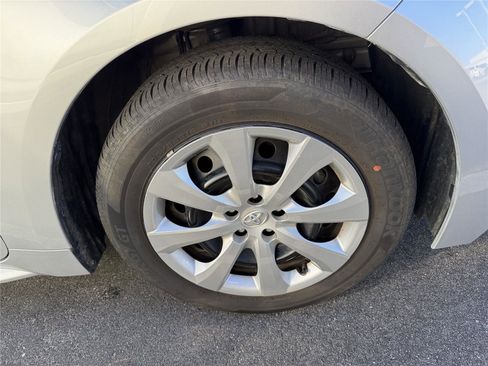 Used 2025 Toyota Corolla LE image 13