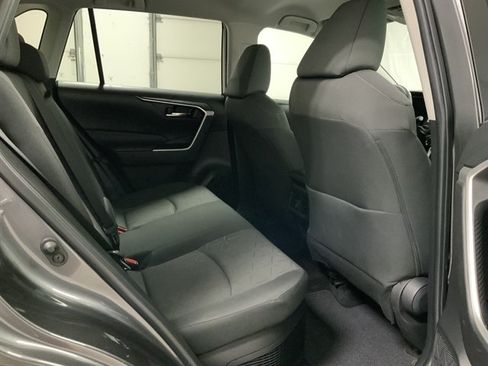 Used 2022 Toyota RAV4 XLE AWD/4WD image 17