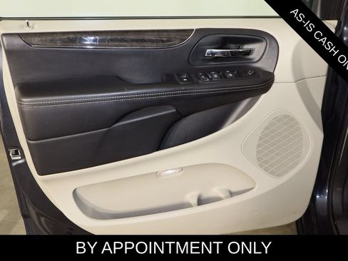Used 2014 Chrysler Town & Country Touring FWD image 14