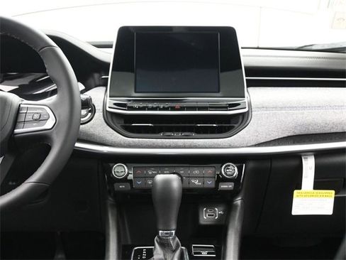 New 2025 Jeep Compass Latitude w/ Sun & Sound Group image 25