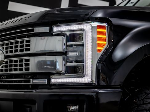 Used 2019 Ford F250 Platinum w/ Platinum Ultimate Package AWD/4WD image 25