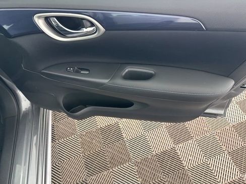Used 2017 Nissan Sentra SR w/ SR Midnight Edition image 21