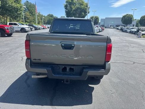 Used 2024 Toyota Tacoma TRD Off-Road AWD/4WD image 5