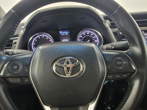 Used 2018 Toyota Camry SE FWD image 19