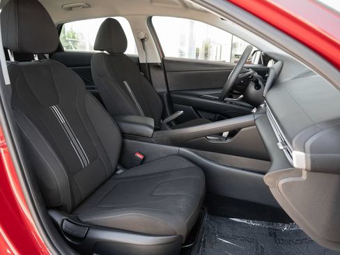 Used 2024 Hyundai Elantra SEL FWD image 39