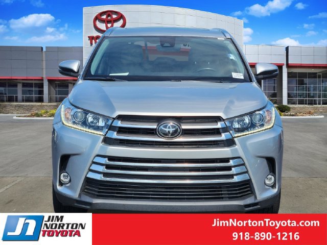Used 2019 Toyota Highlander Limited FWD image 2