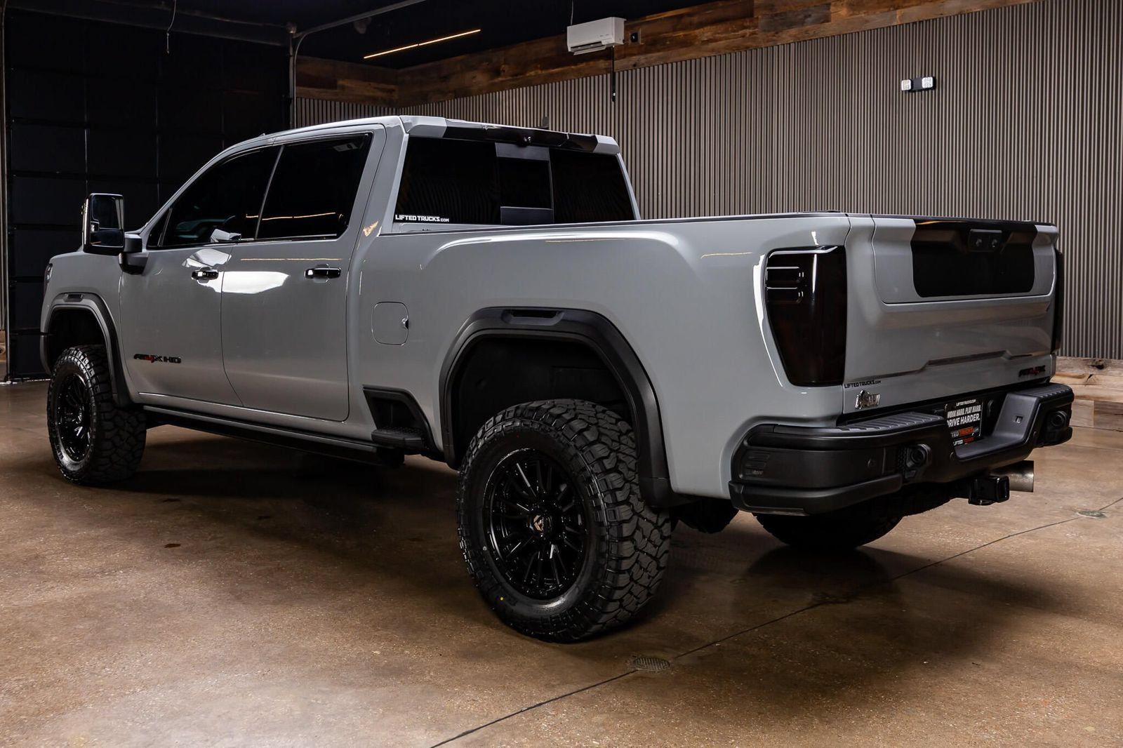 Used 2025 GMC Sierra 2500 AT4X w/ AT4X AEV Edition AWD/4WD image 7