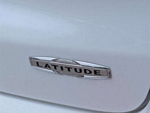 Used 2024 Jeep Compass Latitude AWD/4WD image 9