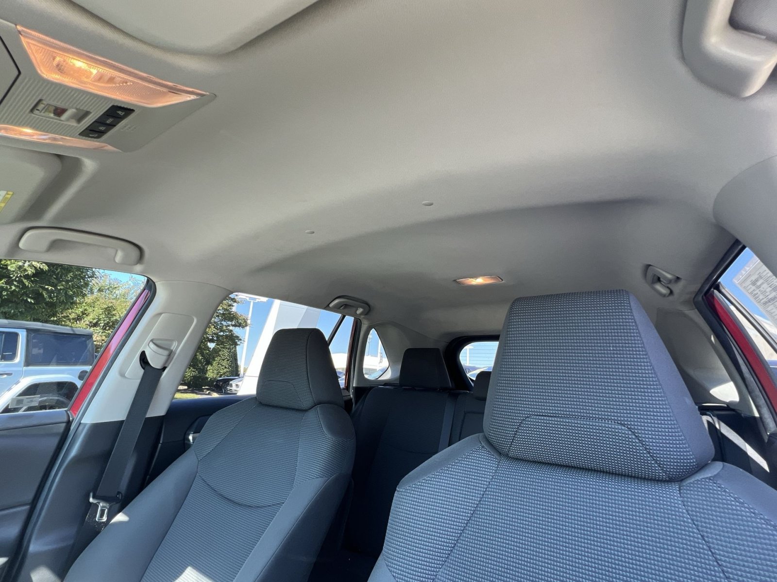 Used 2021 Toyota RAV4 LE AWD/4WD image 21