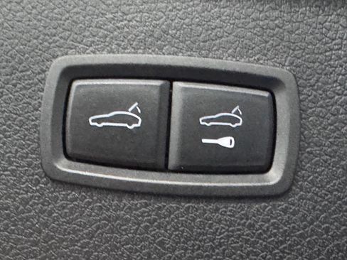 Used 2024 Porsche Macan AWD/4WD image 14