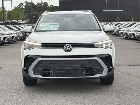 New 2026 Volkswagen Taos SE FWD image 8