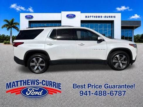 Used 2020 Chevrolet Traverse LT w/ LT Premium Package FWD image 3