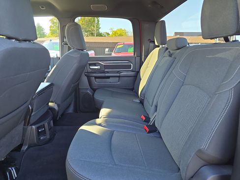Used 2024 RAM 2500 Big Horn w/ Sport Appearance Package image 8