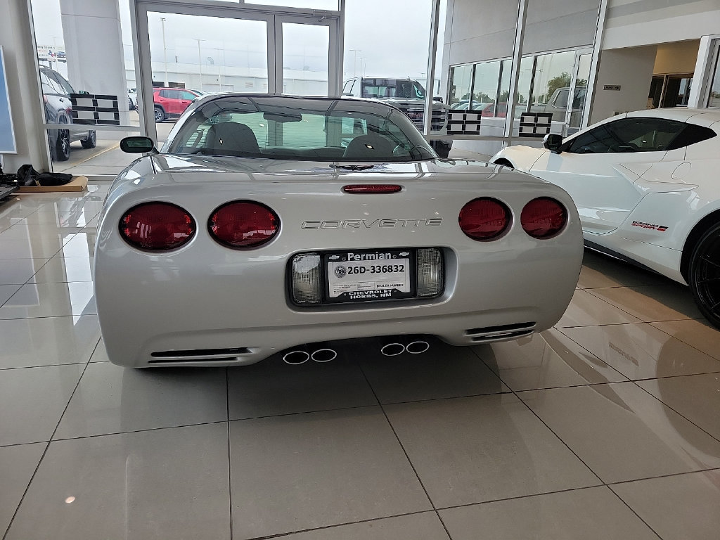 Used 2001 Chevrolet Corvette Coupe w/ Preferred Equipment Group2 RWD image 9