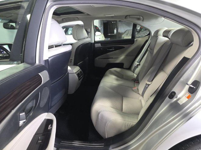Used 2016 Lexus LS 460 AWD w/ Comfort Package image 15
