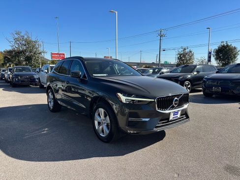 Used 2022 Volvo XC60 B5 Momentum image 7