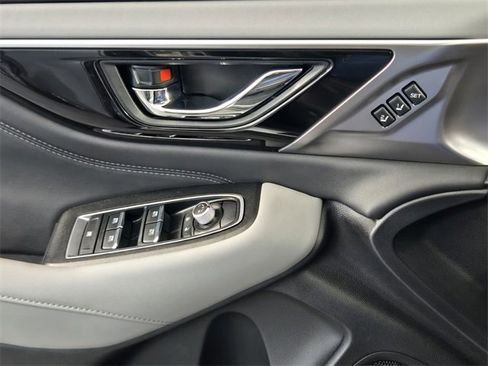 Used 2025 Subaru Outback Limited image 29