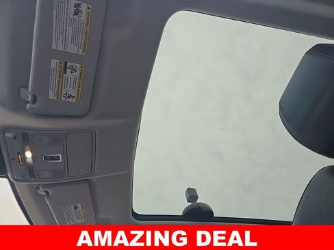 Used 2019 Land Rover Range Rover Evoque SE Premium image 30