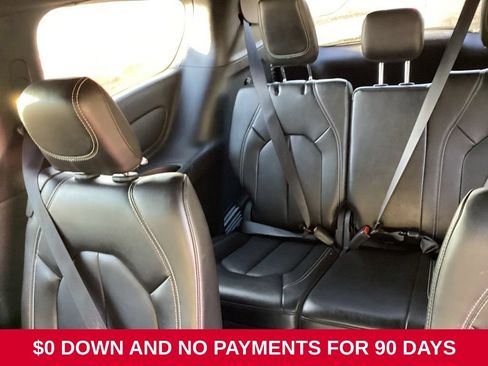 Used 2025 Chrysler Pacifica Select FWD image 9