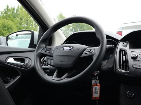 Used 2018 Ford Focus SE FWD image 34