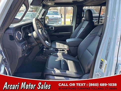 Used 2024 Jeep Wrangler Sahara w/ Safety Group image 15