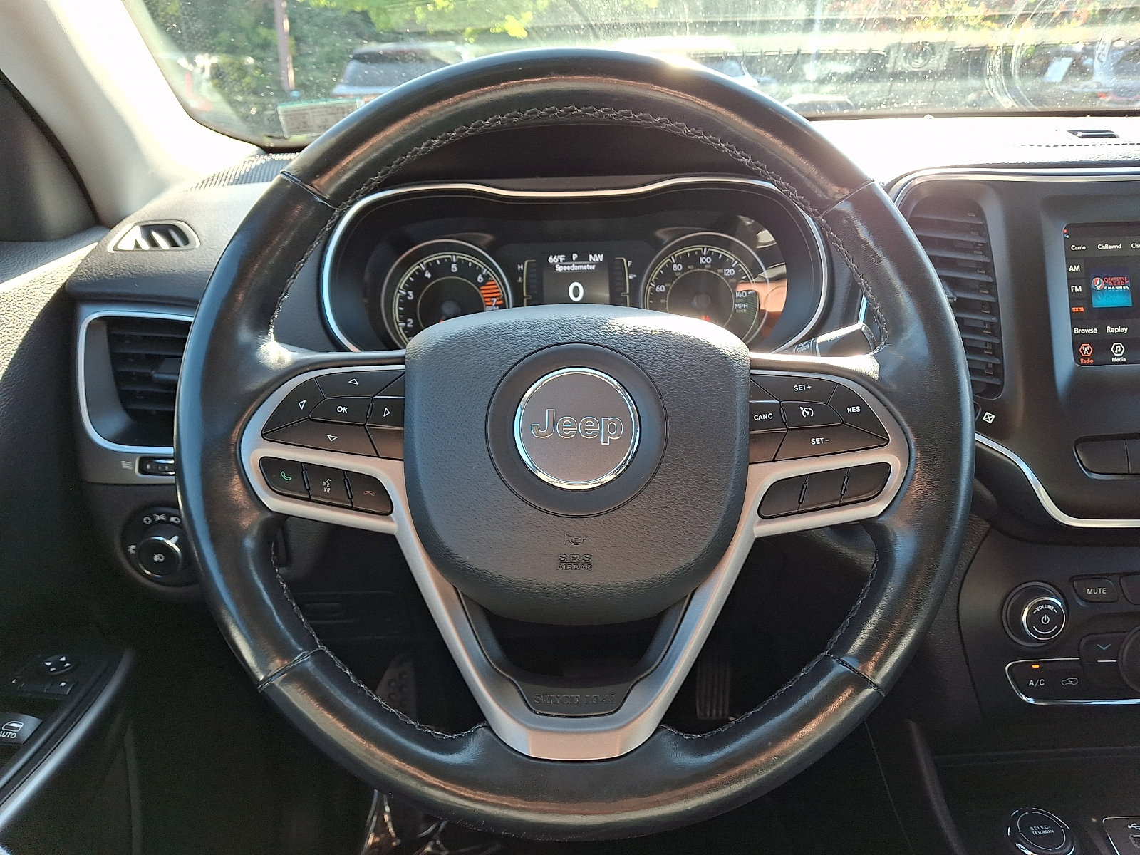 Used 2019 Jeep Cherokee Latitude Plus w/ Cold Weather Group AWD/4WD image 19