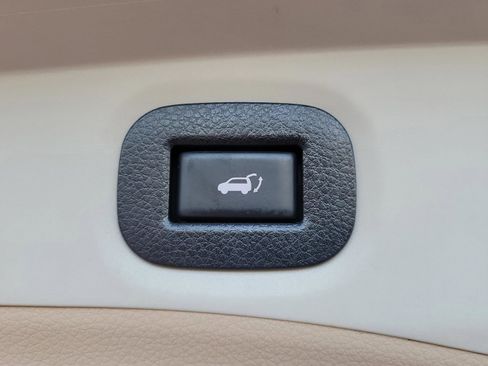 Used 2018 Nissan Rogue SV w/ Sun & Sound Touring Package image 10