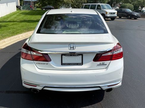 Used 2016 Honda Accord Touring image 7
