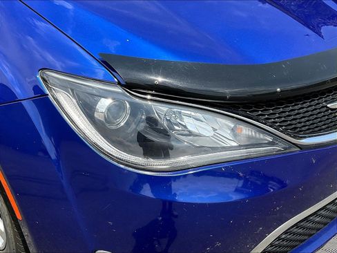 Used 2019 Chrysler Pacifica Touring Plus FWD image 31