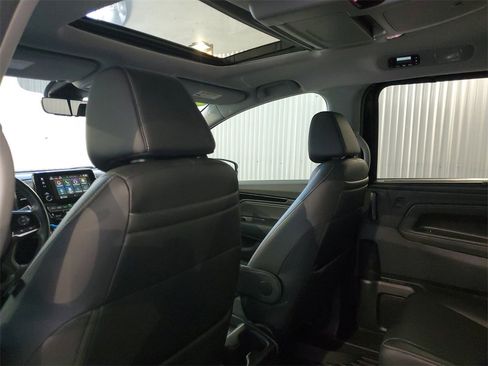 Used 2023 Honda Odyssey Touring image 13