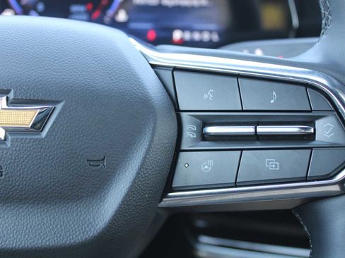 Used 2025 Chevrolet Equinox LT FWD image 16